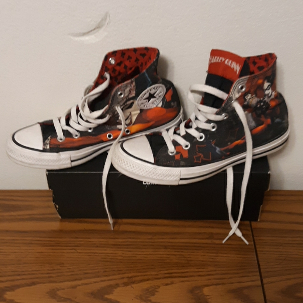 New in box harley quin converse
